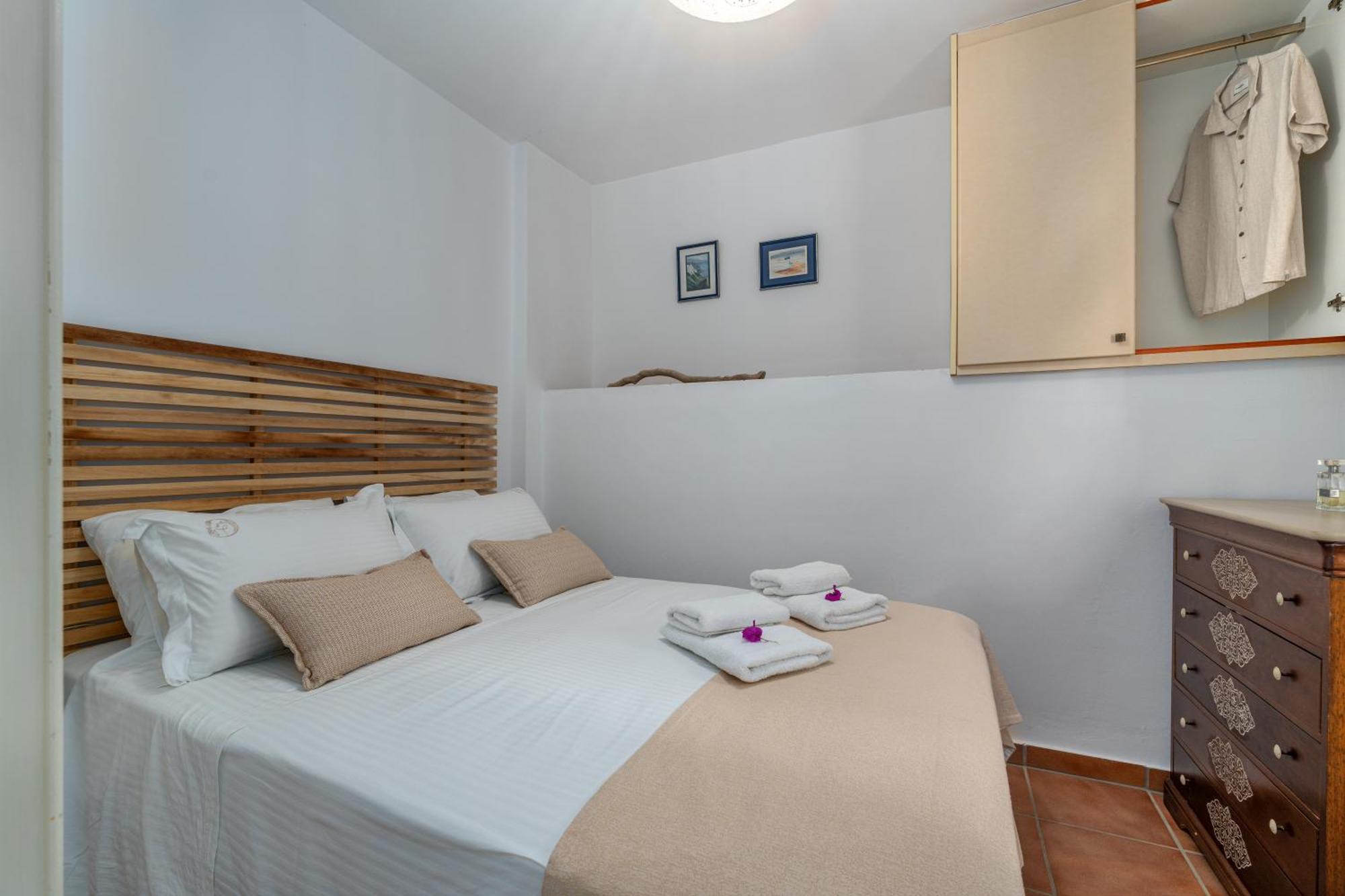 Niovi Seaview Apartments Agioi Apostoli Exterior photo