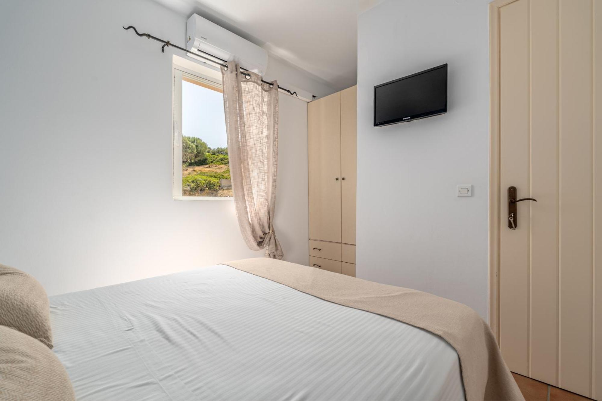 Niovi Seaview Apartments Agioi Apostoli Exterior photo