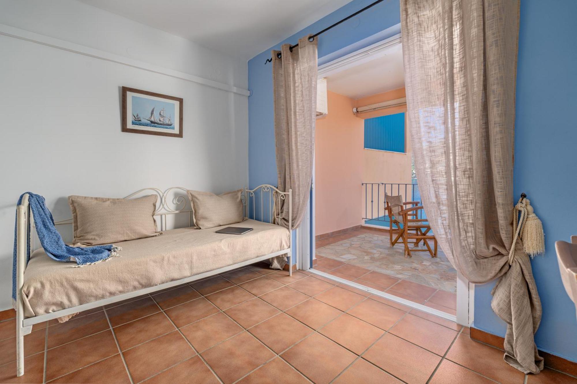 Niovi Seaview Apartments Agioi Apostoli Exterior photo